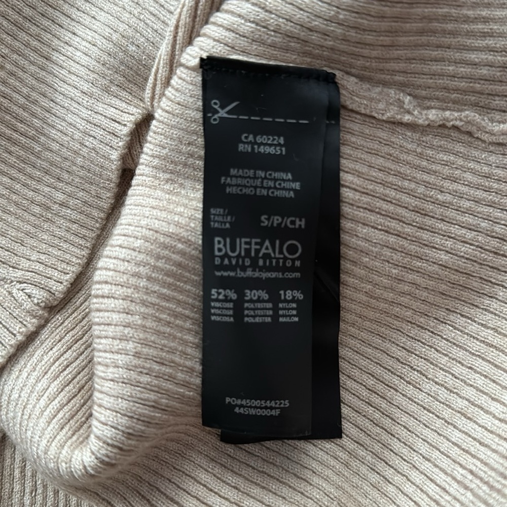🦬Buffalo David Bitton heather oatmeal ribbed henley sweater. Size S. NWT. - Picture 10 of 10